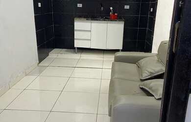 Imagem: A casa possui 1 Dormitório, 1 Banheiro, 1 Vaga na garagem e