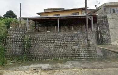 Imagem: A casa possui 3 Dormitórios, 1 Banheiro, 1 Vaga na garagem