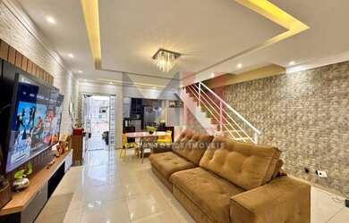 Imagem: A casa possui 4 Dormitórios, 4 Banheiros, 4 Vagas na garagem