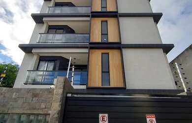 Imagem: O apartamento possui 1 Dormitório, 1 Banheiro, 1 Vaga na garagem