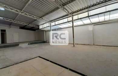 Imagem: O depósito para alugar possui 1 Vaga na garagem e 280m² de