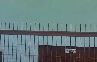 Imagem: A casa possui 2 Dormitórios, 1 Banheiro, 3 Vagas na garagem