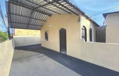 Imagem: A casa possui 2 Dormitórios, 1 Banheiro, 4 Vagas na garagem