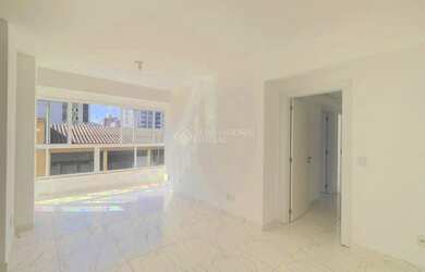 Imagem: O apartamento possui 3 Dormitórios, 2 Banheiros, 2 Vagas na