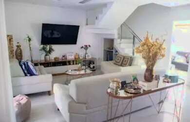 Imagem: A casa em condomínio possui 4 Dormitórios, 5 Banheiros, 2