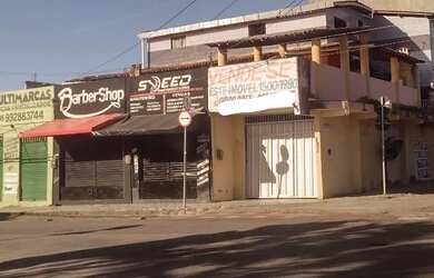 Imagem: O depósito possui 3 Vagas na garagem e está localizado em