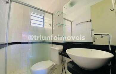 Imagem: O apartamento possui 3 Dormitórios, 1 Banheiro, 1 Vaga na garagem