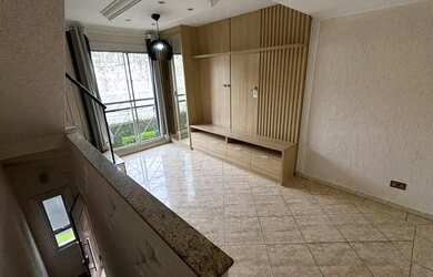 Imagem: A casa possui 2 Dormitórios, 2 Banheiros, 2 Vagas na garagem