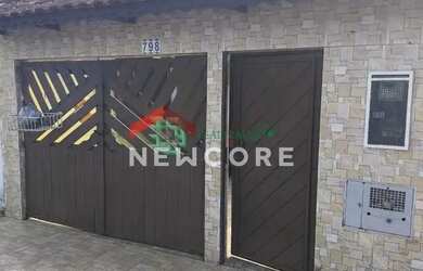 Imagem: A casa possui 2 Dormitórios, 2 Banheiros, 2 Vagas na garagem