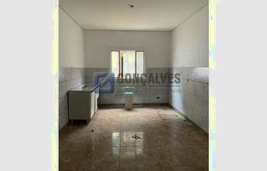 Imagem: A casa possui 2 Dormitórios, 2 Banheiros, 245m² de Área e