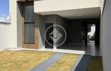 Imagem: A casa possui 3 Dormitórios, 1 Banheiro, 3 Vagas na garagem