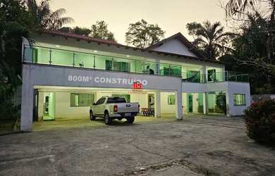 Imagem: A casa em condomínio possui 5 Dormitórios, 1 Banheiro, 5 Vagas