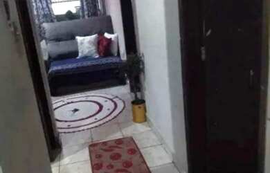 Imagem: A casa possui 3 Dormitórios, 2 Banheiros, 2 Vagas na garagem