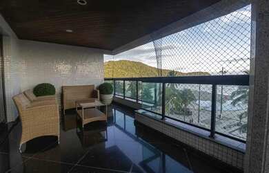 Imagem: O apartamento possui 4 Dormitórios, 5 Banheiros, 4 Vagas na