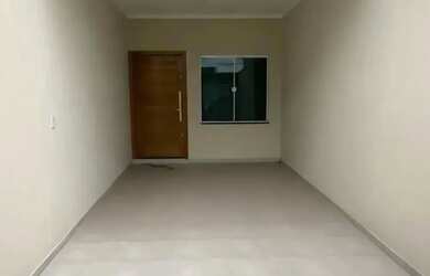 Imagem: A casa possui 3 Dormitórios, 2 Banheiros, 2 Vagas na garagem