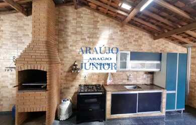 Imagem: A casa possui 3 Dormitórios, 1 Banheiro, 3 Vagas na garagem