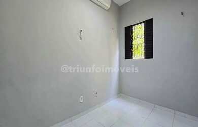 Imagem: O apartamento possui 3 Dormitórios, 1 Banheiro, 1 Vaga na garagem