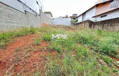 Imagem: O terreno possui 360m² de Área e está localizado em Parque