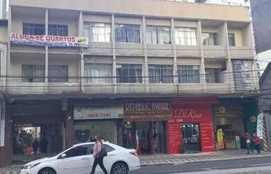 Imagem: O quarto possui Área de serviço, Guarda roupa e está localizado