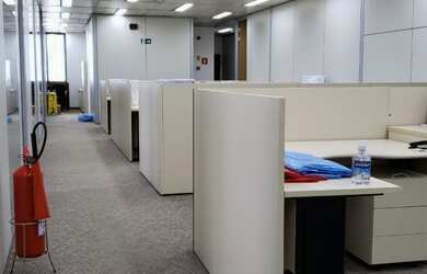 Imagem: O depósito possui 5 Vagas na garagem, 526m² de Área, Imóvel