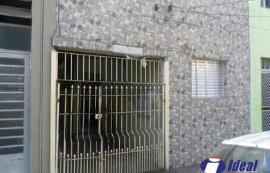 Imagem: A casa possui 2 Dormitórios, 1 Banheiro, 1 Vaga na garagem