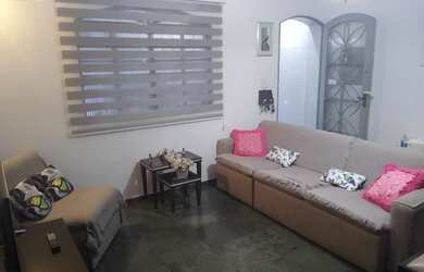 Imagem: A casa possui 3 Dormitórios, 4 Banheiros, 2 Vagas na garagem