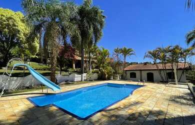 Imagem: A casa em condomínio possui 4 Dormitórios, 3 Banheiros, 3.000m²