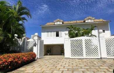 Imagem: A casa em condomínio possui 5 Dormitórios, 5 Banheiros, 4