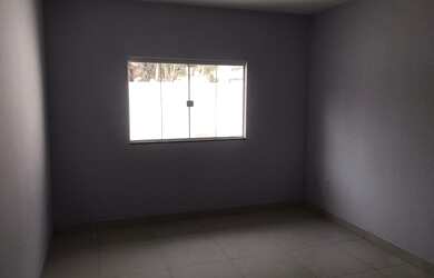 Imagem: A casa possui 3 Dormitórios, 1 Banheiro, 1 Vaga na garagem