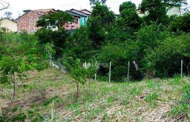 Imagem: O terreno possui 2.742m² de Área e está localizado em Tribobó