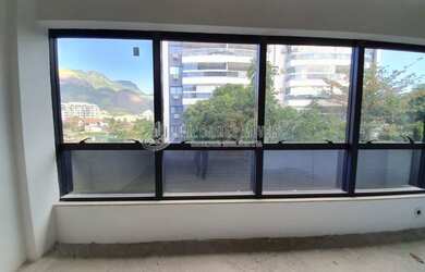 Imagem: O depósito possui 1 Vaga na garagem e 30m² de Área e está