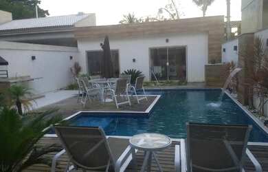 Imagem: A casa em condomínio possui 5 Dormitórios, 5 Banheiros, 2