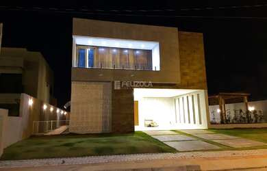 Imagem: A casa em condomínio possui 4 Dormitórios, 3 Banheiros, 5