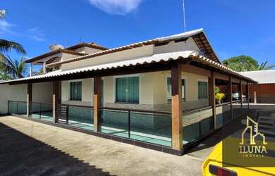 Imagem: A casa possui 3 Dormitórios, 2 Banheiros, 4 Vagas na garagem