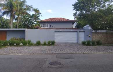 Imagem: A casa em condomínio possui 5 Dormitórios, 5 Banheiros, 5