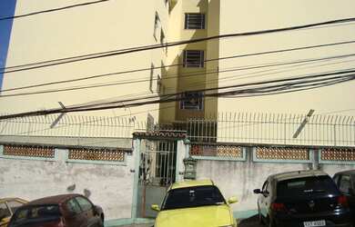 Imagem: O apartamento possui 3 Dormitórios, 1 Banheiro, 1 Vaga na garagem