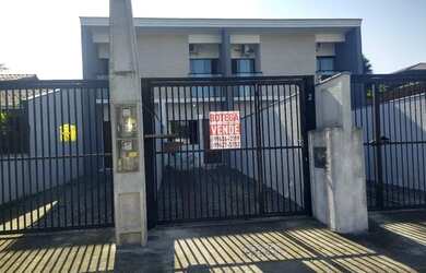 Imagem: A casa possui 2 Dormitórios, 1 Banheiro, 2 Vagas na garagem