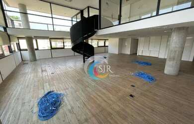 Imagem: O depósito possui 4 Vagas na garagem, 237m² de Área e está