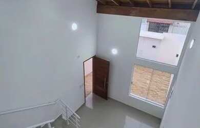 Imagem: A casa possui 2 Dormitórios, 1 Banheiro, 1 Vaga na garagem