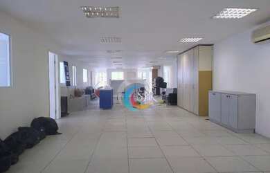 Imagem: O depósito possui 4 Vagas na garagem, 500m² de Área e está