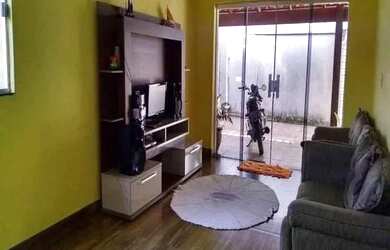 Imagem: A casa à venda possui 2 Dormitórios, 1 Banheiro e 2 Vagas