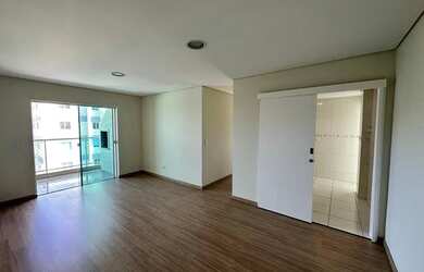 Imagem: O apartamento possui 3 Dormitórios, 1 Banheiro, 1 Vaga na garagem