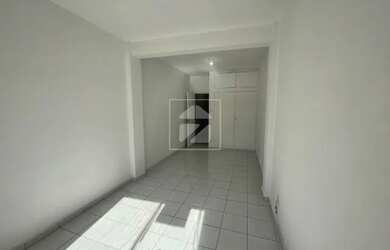 Imagem: O apartamento possui 1 Dormitório, 1 Banheiro, 40m² de Área