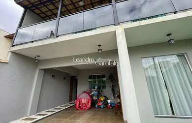 Imagem: A casa possui 3 Dormitórios, 4 Banheiros, 1 Vaga na garagem