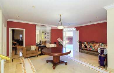 Imagem: A casa possui 5 Dormitórios, 5 Banheiros, 5 Vagas na garagem