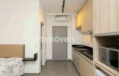 Imagem: O apartamento possui 1 Dormitório, 1 Banheiro, 1 Vaga na garagem