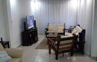 Imagem: A casa possui 3 Dormitórios, 4 Banheiros, 2 Vagas na garagem