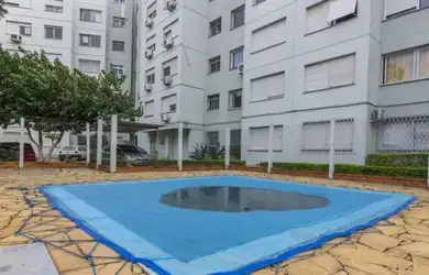 Imagem: O apartamento possui 2 Dormitórios, 1 Banheiro, 1 Vaga na garagem