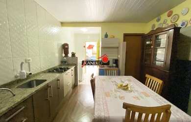 Imagem: A casa possui 2 Dormitórios, 1 Banheiro, 2 Vagas na garagem