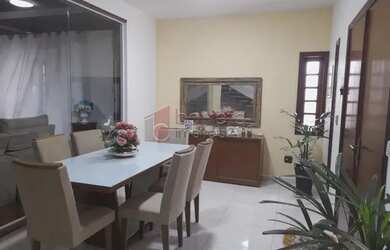 Imagem 8: Casa Padrão em Jundiaí. Churrasqueira, 207m² de Área, 4 Vagas na garageme4...